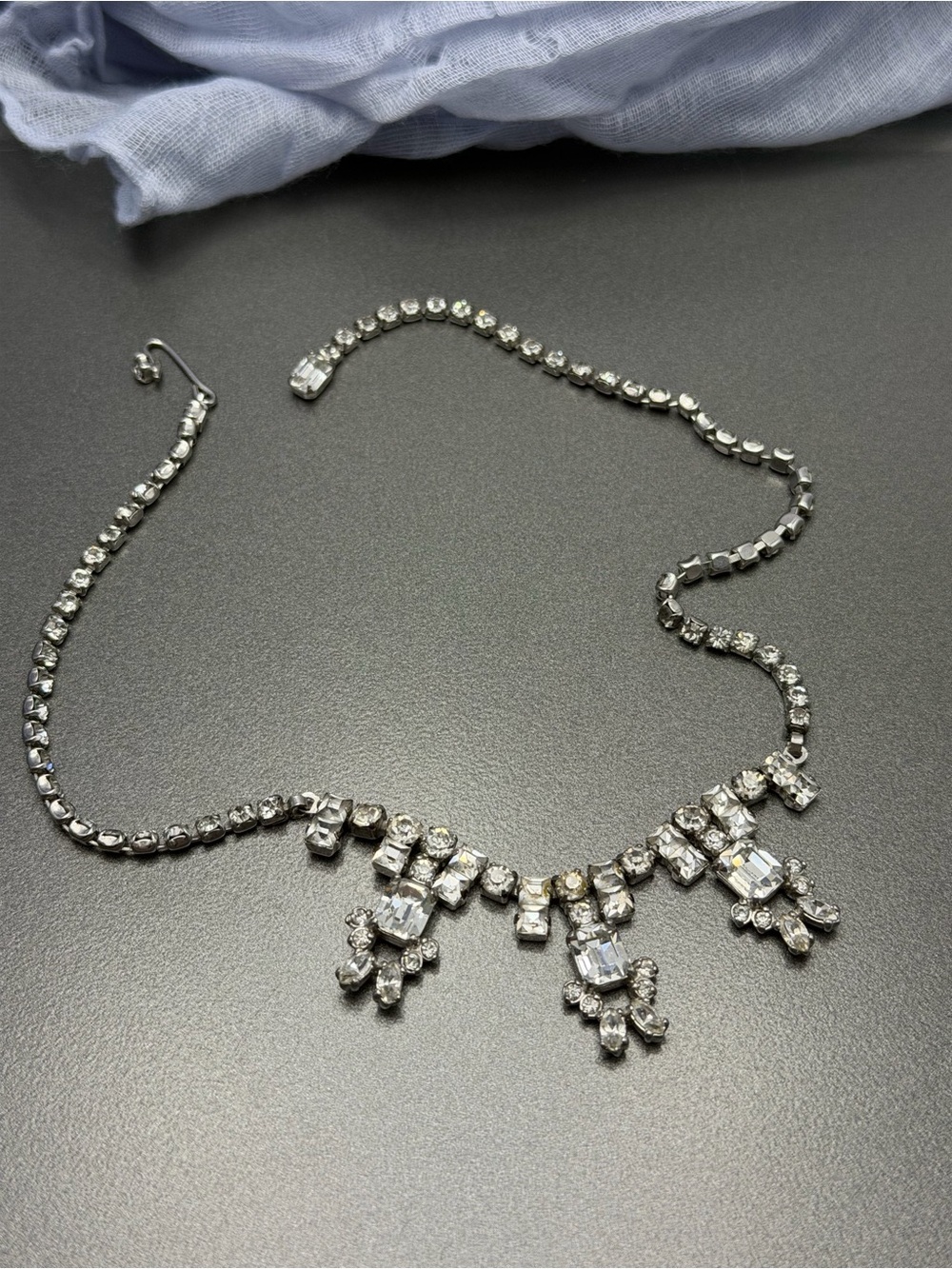 🙈2/$40 Vintage Rhinestone Gorgeous Necklace - Silver Tone